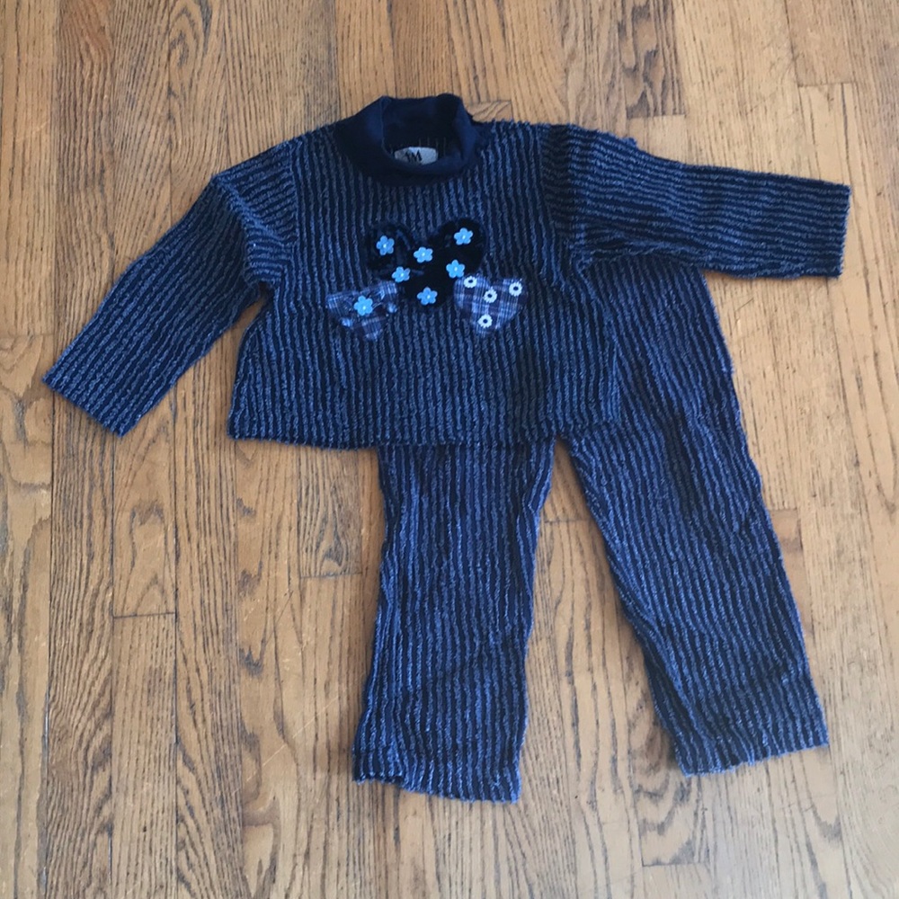 EUC 2 piece girls set by JM Originals. Size 4